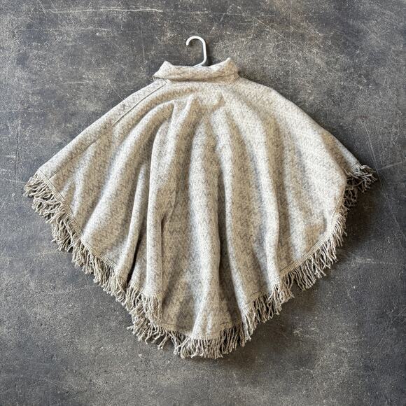 Confecciones Artilana Wool Button Front Cape Womens Tan Woven Poncho - Picture 4 of 6